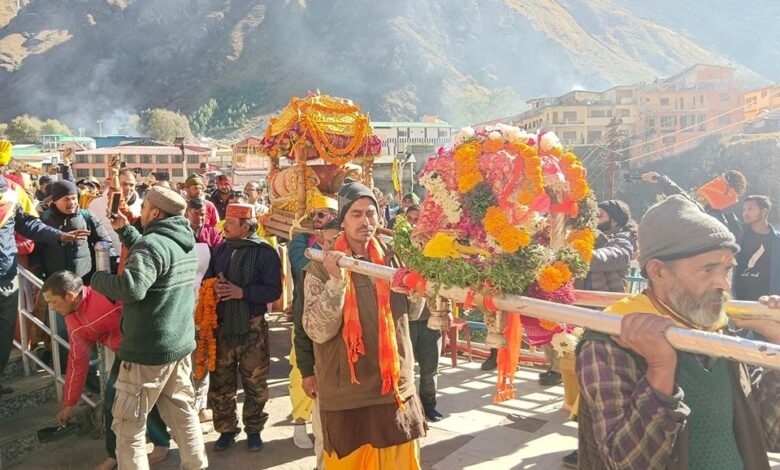 भू-बैकुंठ श्री बदरीनाथ से योग बदरी पांडुकेश्वर मंदिर पहुंची गद्दी