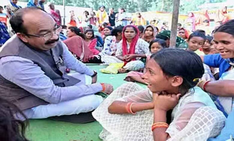 छत्तीसगढ़-डिप्टी सीएम साव ने चौपाल निपटाईं ग्रामीणों की समस्याएं, मंच और यात्री प्रतीक्षालय की मरम्मत कराने देंगे 5 लाख रुपए छत्तीसगढ़-डिप्टी सीएम साव ने चौपाल निपटाईं ग्रामीणों की समस्याएं, मंच और यात्री प्रतीक्षालय की मरम्मत कराने देंगे 5 लाख रुपए