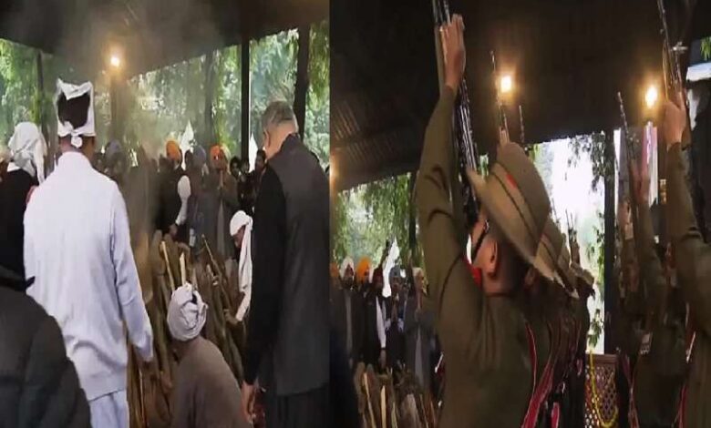 पंचतत्व में विलीन हुए मनमोहन सिंह, निगमबोध घाट पर हुआ अंतिम संस्कार, नम आंखों से दी गई अंतिम विदाई पंचतत्व में विलीन हुए मनमोहन सिंह, निगमबोध घाट पर हुआ अंतिम संस्कार, नम आंखों से दी गई अंतिम विदाई