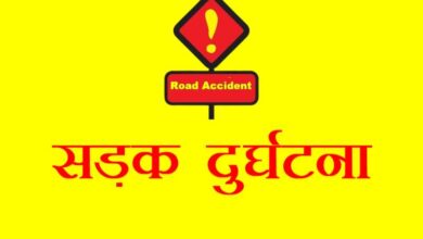 अंधे मोड़ पर तेज रफ्तार बाइक 20 फीट नीचे खाई में गिरी, दो युवकों की मौत, तीसरा घायल…