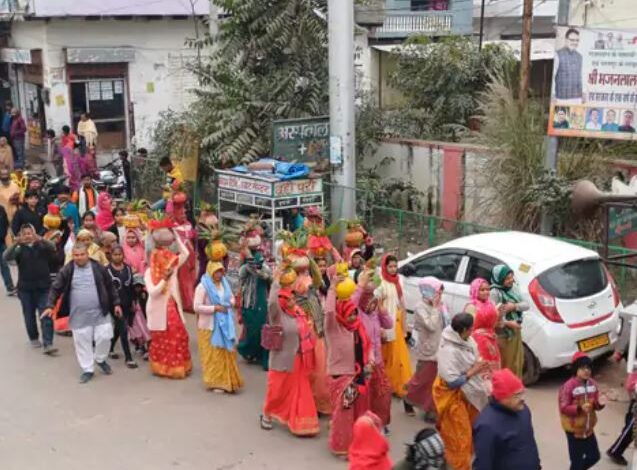 महाकुंभ अमृत कलश यात्रा में लोगों ने किया पूजन, 3000 किमी दूरी तय कर पहुंचेगी प्रयागराज