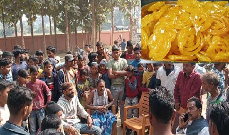 बांका में गणतंत्र दिवस के मौके पर बच्चों को जिलेबी नहीं मिलने पर ग्रामीणों ने हेडमास्टर को बनाया बंधक