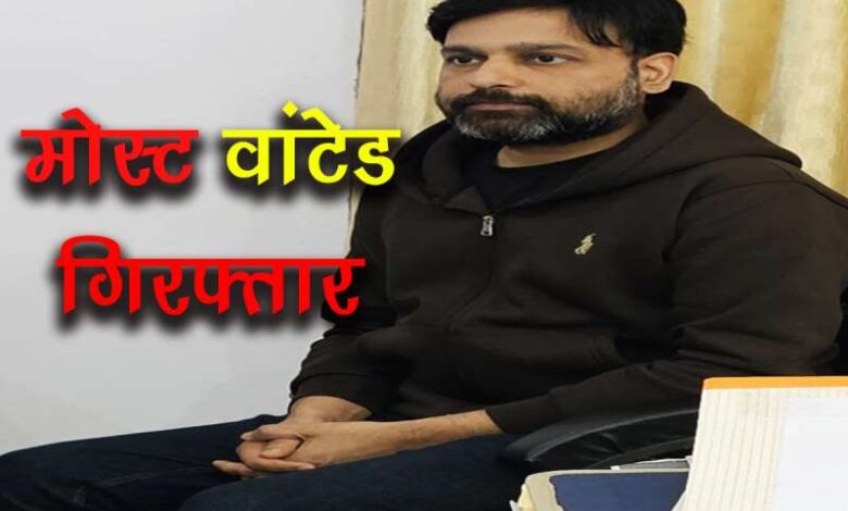 मोस्ट वांटेड गिरफ्तार: 41 दिन बाद सौरभ शर्मा लोकायुक्त पुलिस की हिरासत में मोस्ट वांटेड गिरफ्तार: 41 दिन बाद सौरभ शर्मा लोकायुक्त पुलिस की हिरासत में