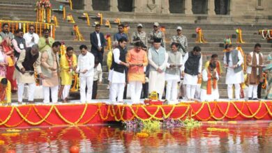 मुख्यमंत्री ने महेश्वर में माँ नर्मदा के घाट पर की पूजा-अर्चना