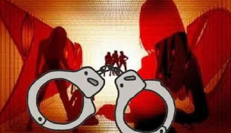 स्पा सेंटर की आड़ में चल रहा था जिस्मफरोशी का धंधा, पुलिस ने मारा छापा