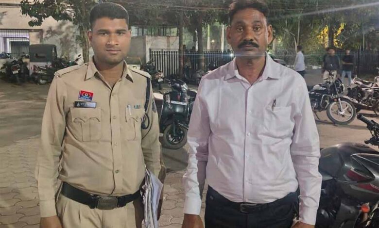 पुलिसवालों को साथी हवलदार ने सस्ते में जमीन दिलाने के नाम पर लगाया करोड़ों का चूना, आरोपी गिरफ्तार