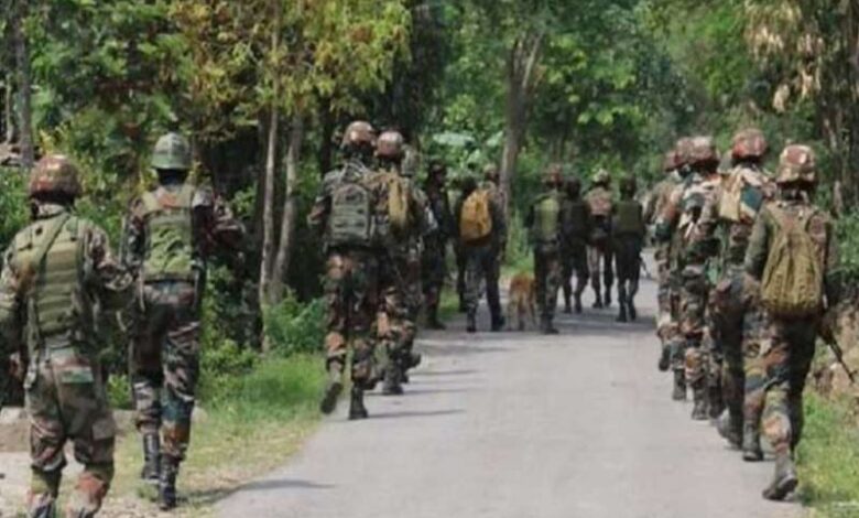 सुरक्षा बलों ने जब्त किया भारी मात्रा में हथियार और गोला-बारूद, नौ उग्रवादी गिरफ्तार