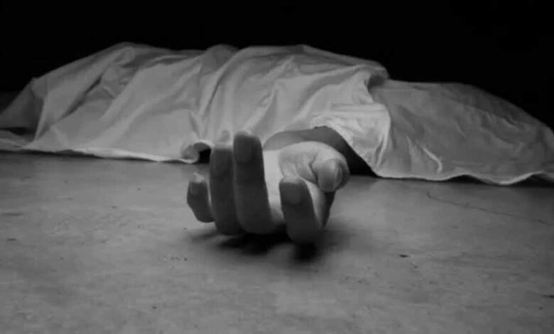रहस्यमयी बीमारी के कारण एक महीने में 13 ग्रामीणों की मौत, स्वास्थ्य विभाग की टीम कर रही जांच रहस्यमयी बीमारी के कारण एक महीने में 13 ग्रामीणों की मौत, स्वास्थ्य विभाग की टीम कर रही जांच