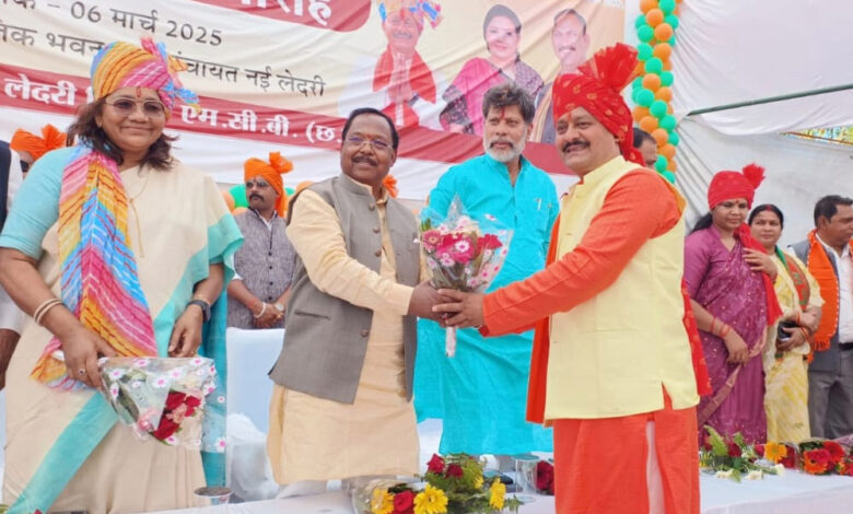 नगर निगम चिरमिरी के नवनिर्वाचित महापौर एवं पार्षदों का शपथ ग्रहण समारोह हुआ संपन्न नगर निगम चिरमिरी के नवनिर्वाचित महापौर एवं पार्षदों का शपथ ग्रहण समारोह हुआ संपन्न