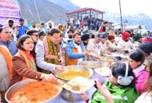 Chardham Yatra 2025 : केदारनाथ धाम पहुंचे सीएम धामी, श्रद्धालुओं को बांटा प्रसाद, कहा- चार धाम यात्रा राज्य की लाइफलाइन…