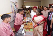Uttarakhand News: राष्ट्रपति द्रौपदी मुर्मू ने दृष्टिबाधित बच्चों से की मुलाकात, विज्ञान प्रदर्शनी और लैब का किया अवलोकन…