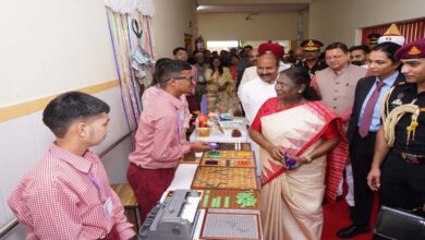 Uttarakhand News: राष्ट्रपति द्रौपदी मुर्मू ने दृष्टिबाधित बच्चों से की मुलाकात, विज्ञान प्रदर्शनी और लैब का किया अवलोकन…
