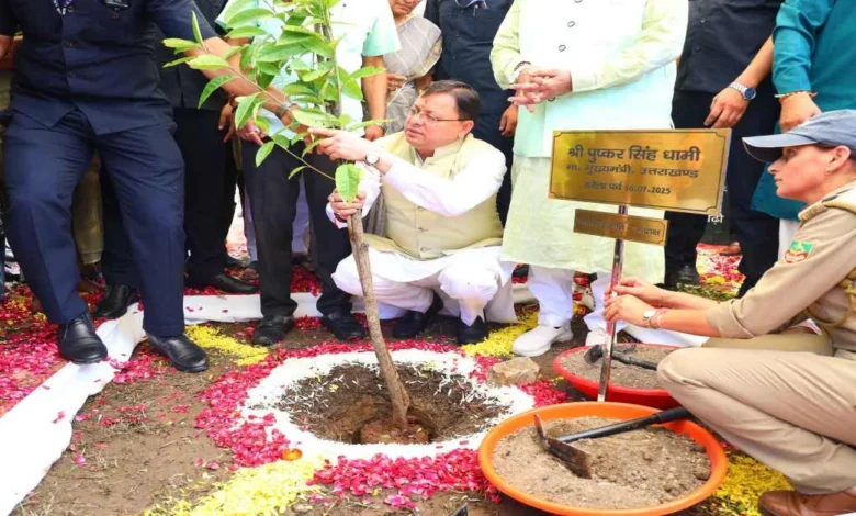 Uttarakhand News: उत्तराखंड में हरेला पर्व पर राज्यव्यापी पौधारोपण अभियान, मुख्यमंत्री धामी ने रुद्राक्ष का पौधा रोपा…