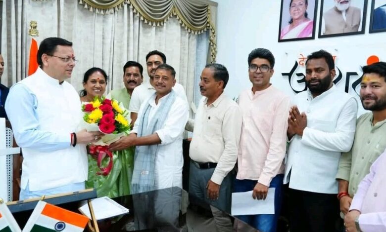 Uttarakhand News: मुख्यमंत्री धामी से विधायक आशा नौटियाल के नेतृत्व में त्रिस्तरीय पंचायत चुनावों में जीत दर्ज करने वाले नवनिर्वाचित जिला पंचायत सदस्यों ने की भेंट… Uttarakhand News: मुख्यमंत्री धामी से विधायक आशा नौटियाल के नेतृत्व में त्रिस्तरीय पंचायत चुनावों में जीत दर्ज करने वाले नवनिर्वाचित जिला पंचायत सदस्यों ने की भेंट…